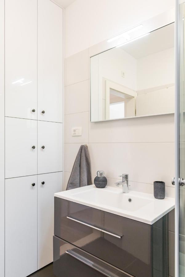 New, Private Heated Swimming Pool, Free Parking, Trogir Centar Exterior foto