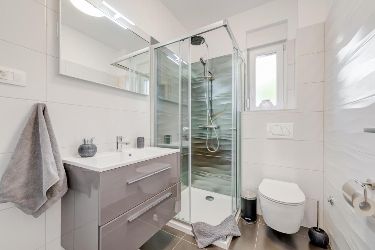 New, Private Heated Swimming Pool, Free Parking, Trogir Centar Exterior foto